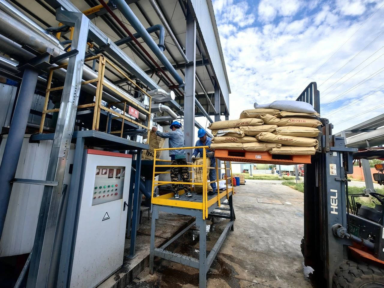 践行“六个主题年” | 沥青必胜娱乐·(中国)官方网站权属单位储运必胜娱乐·(中国)官方网站新材料车间技术改造再迎新突破